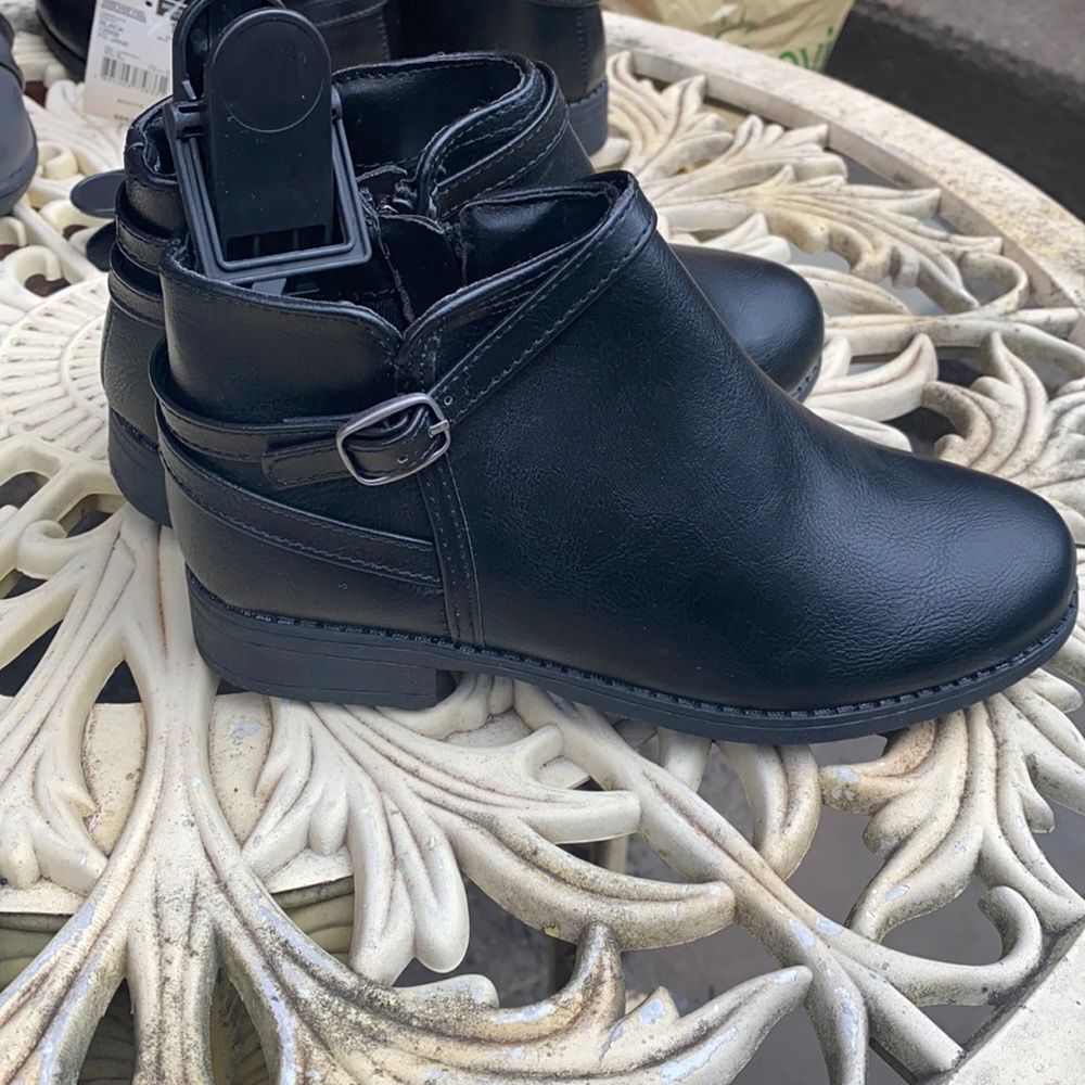 Piper black booties NWT